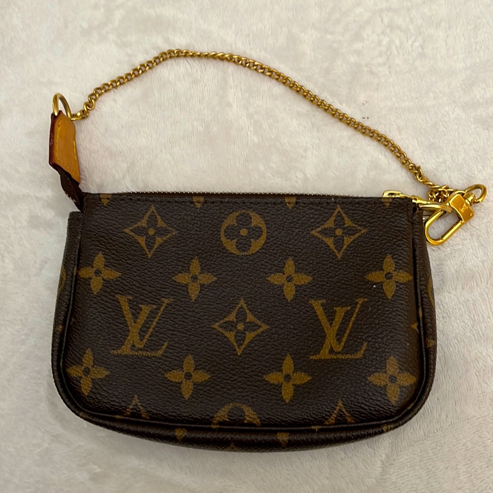 Louis Vuitton mini pochette